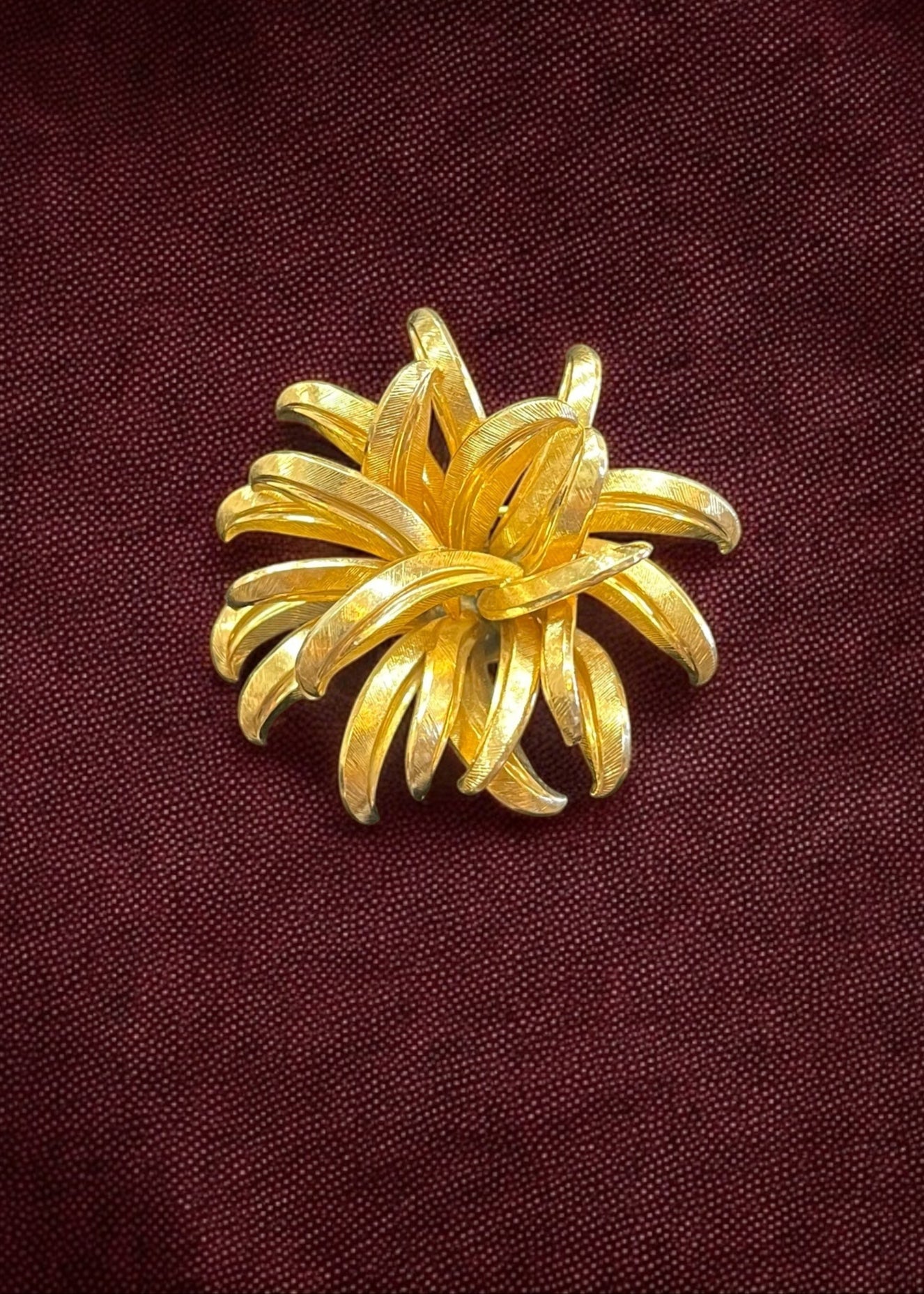 Broche signé Grosse
