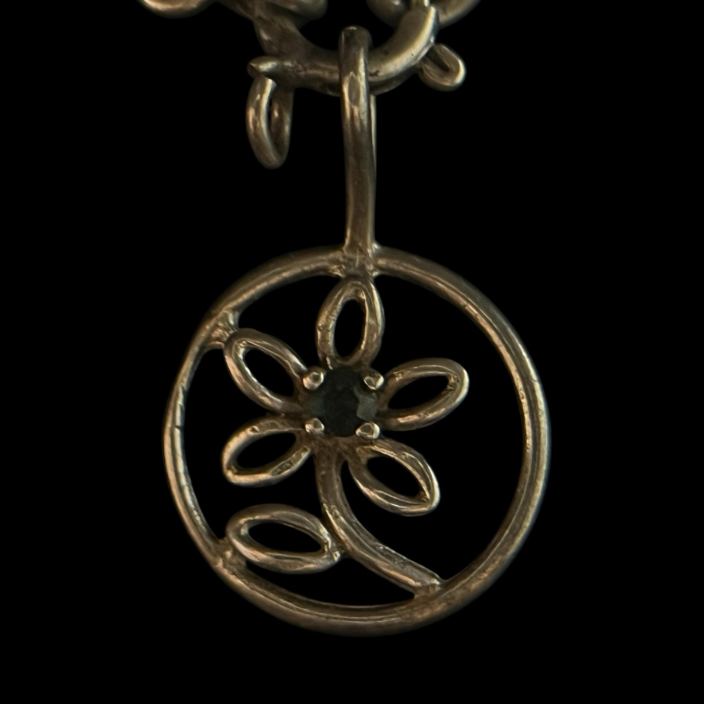 Collier vintage en argent – Mailles anciennes et pendentif floral