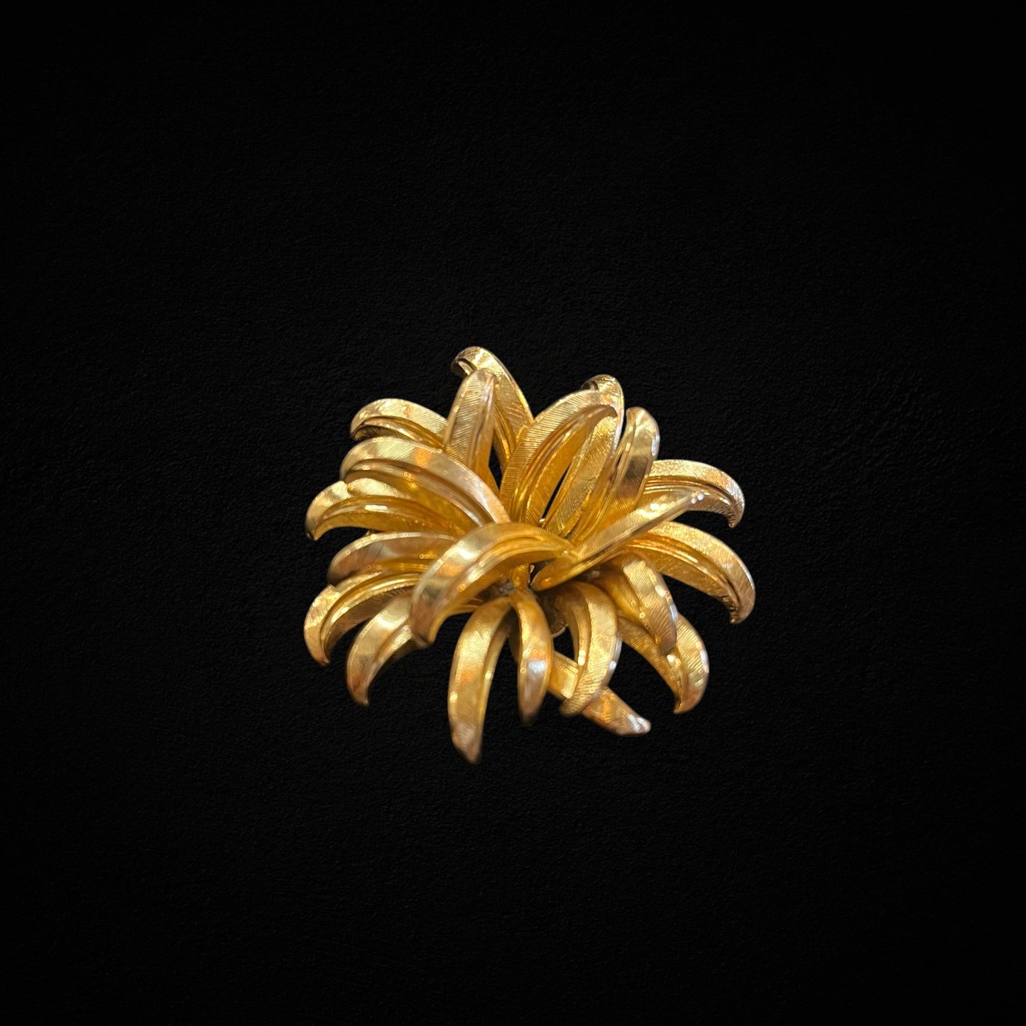 Broche signé Grosse