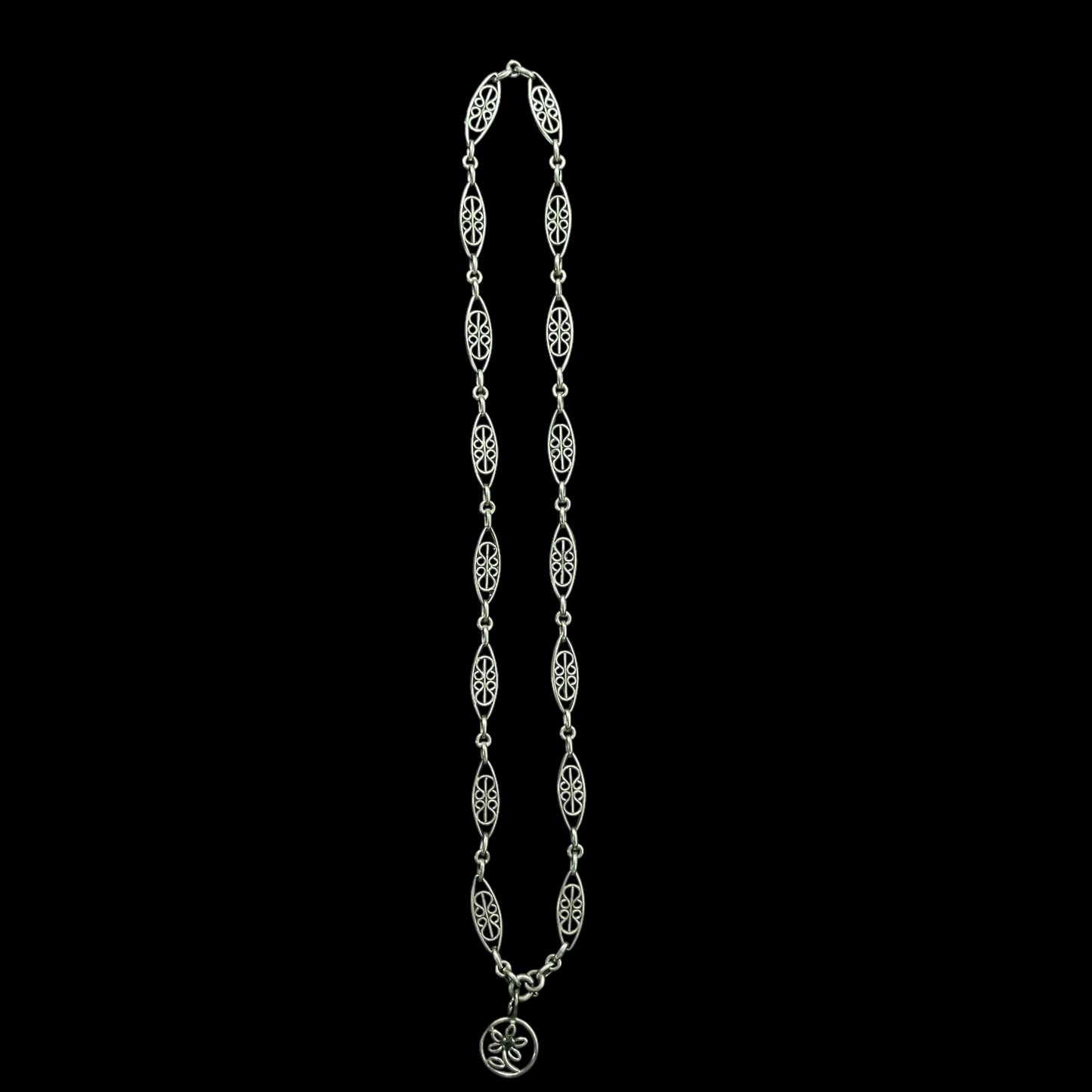 Collier vintage en argent – Mailles anciennes et pendentif floral