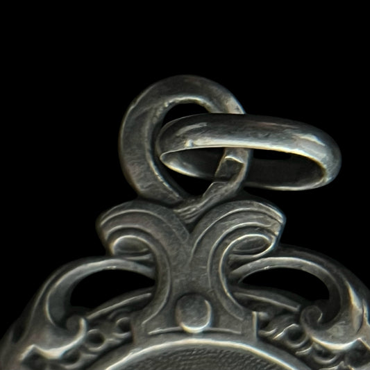 Médaillon ancien en argent – Représentation rayonnante de la Vierge Marie