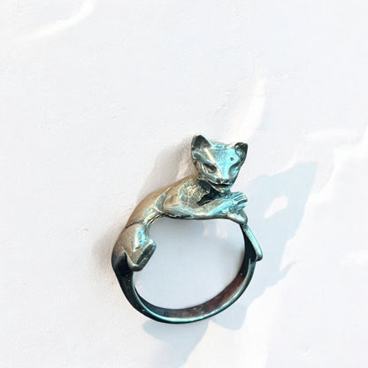 Bague sculpture félin en métal argenté