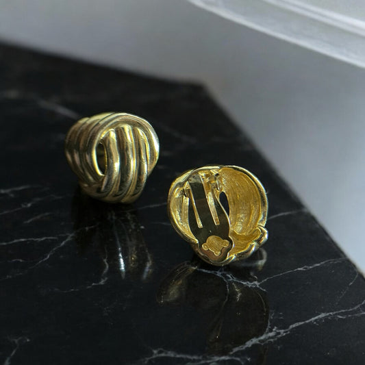 Clips d’oreilles dorés