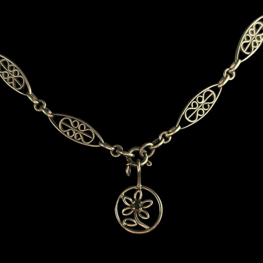 Collier vintage en argent – Mailles anciennes et pendentif floral