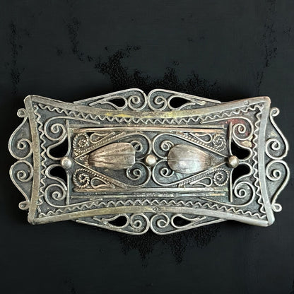 Broche vintage en argent, artisanat ancien au charme oriental