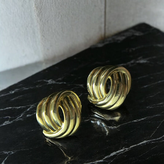 Clips d’oreilles dorés