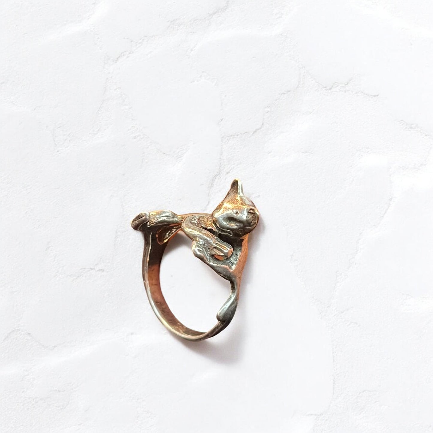 Bague sculpture félin en métal argenté