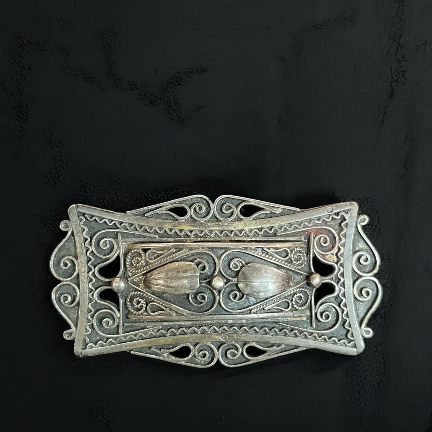 Broche vintage en argent, artisanat ancien au charme oriental